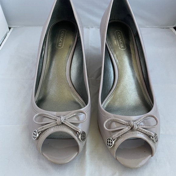 Coach Paolo Peep Toe Lavender Purple Patent Leather Wedges Pump - Size 7.5 - Picture 3 of 6